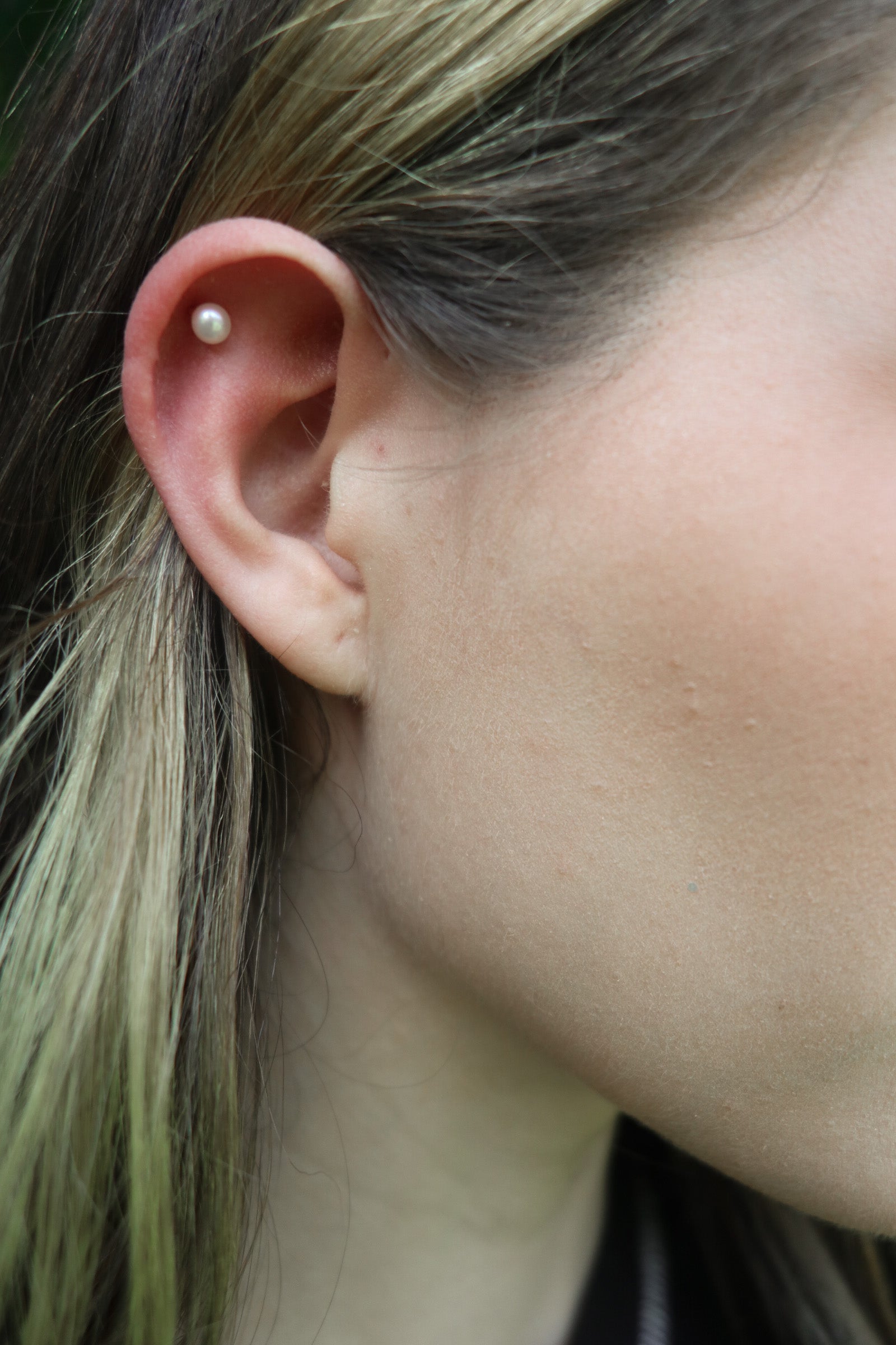 10k Solid Gold Cartilage With Pearl Center Stone