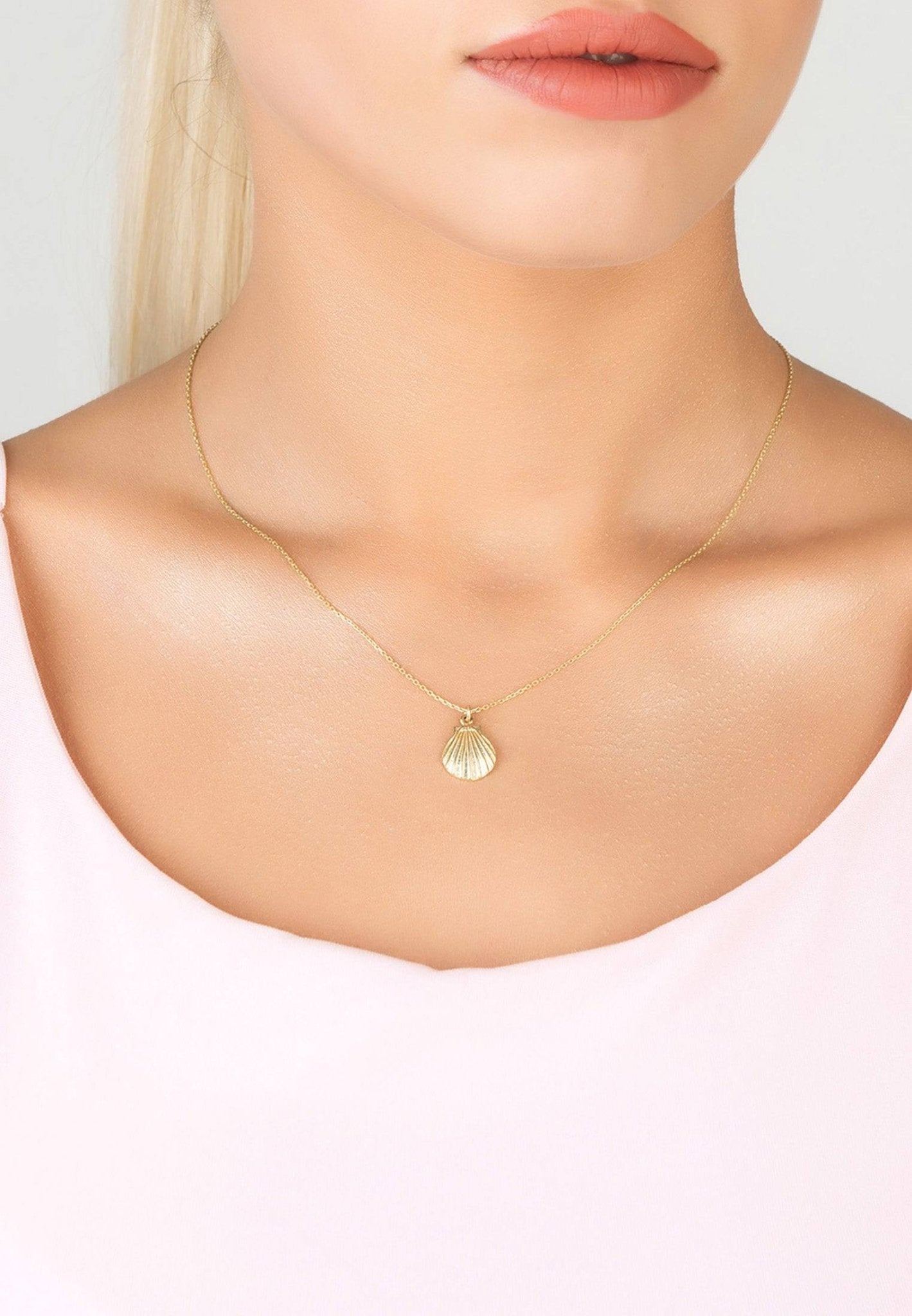 Scallop Mini Shell Necklace Gold