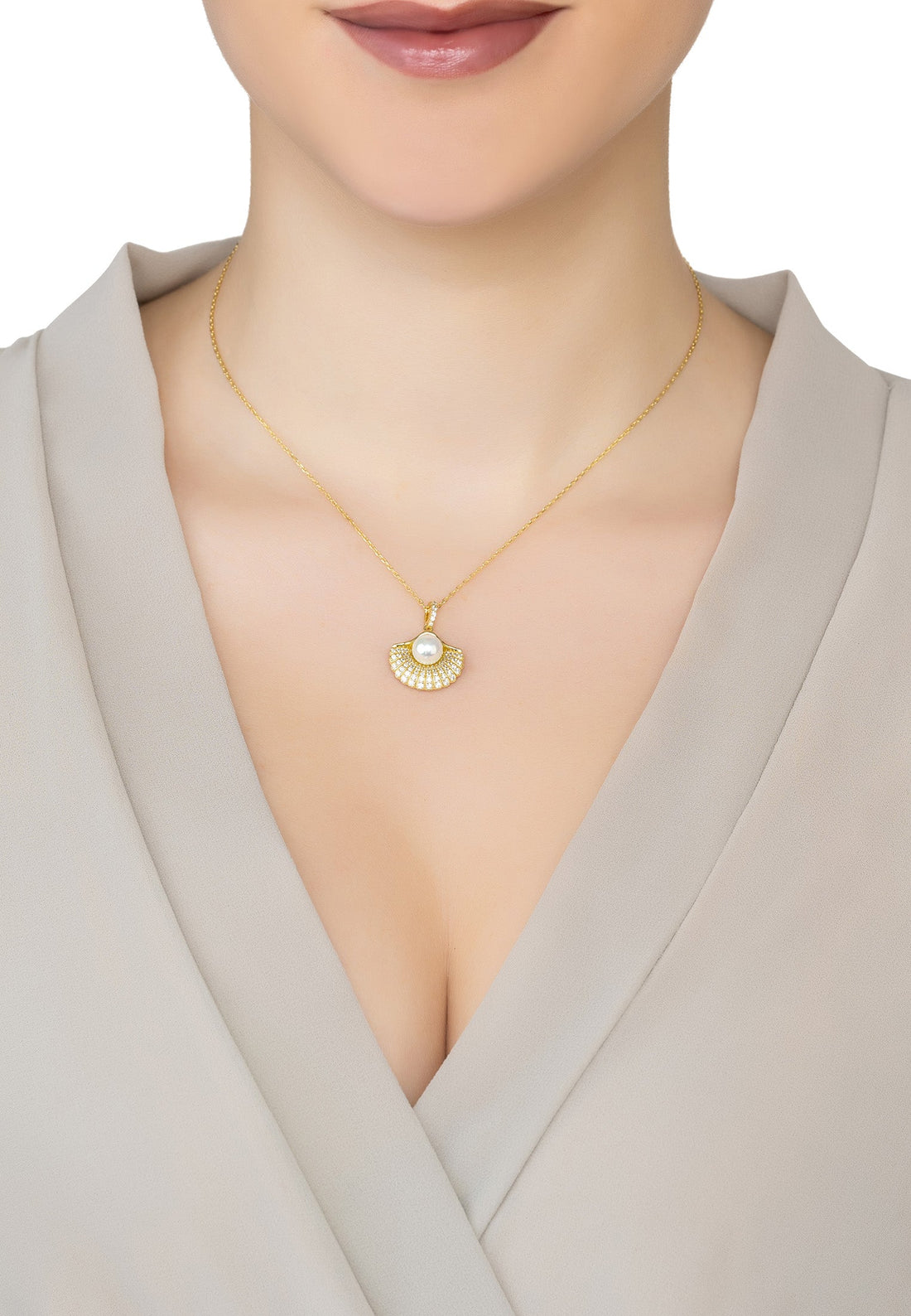 Deco Fan and Pearl Pendant Necklace Gold